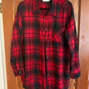 Pink Rose Women’s Plaid Button-Down Shirt – Large 👚